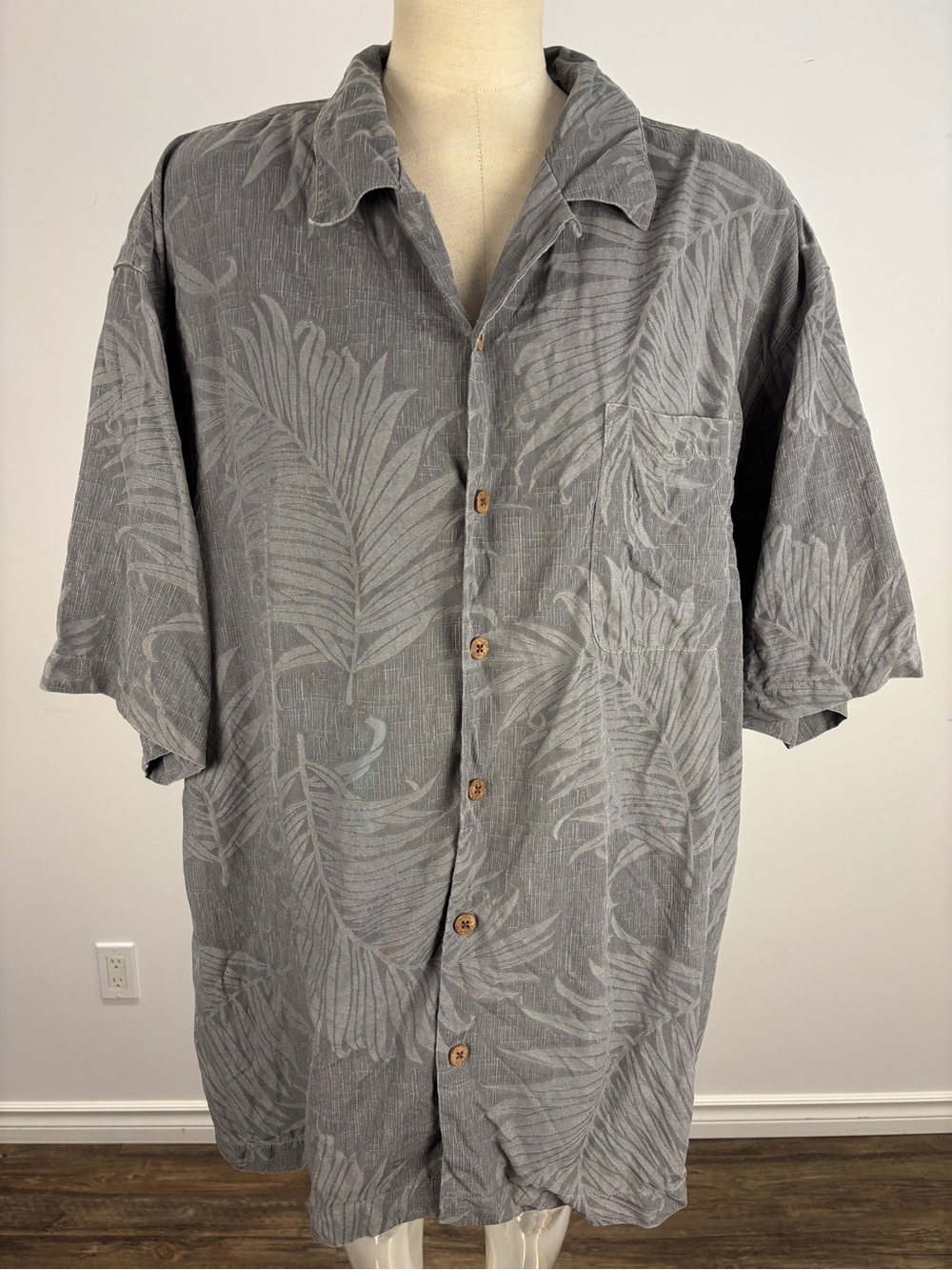 Tommy Bahama Silk Hawaiian Shirt Men's XL Gray Geometric Casual Camp Button Up